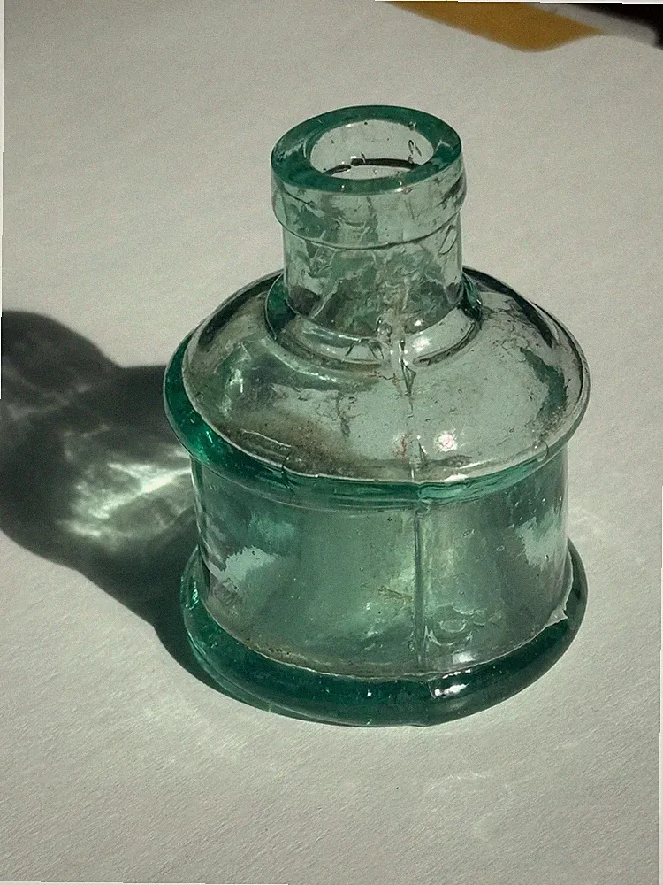 GREENISH AQUA INK BOTTLE - ANTIQUE BOTTLES /INKS